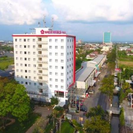 Brothers Inn Sukoharjo Buitenkant foto