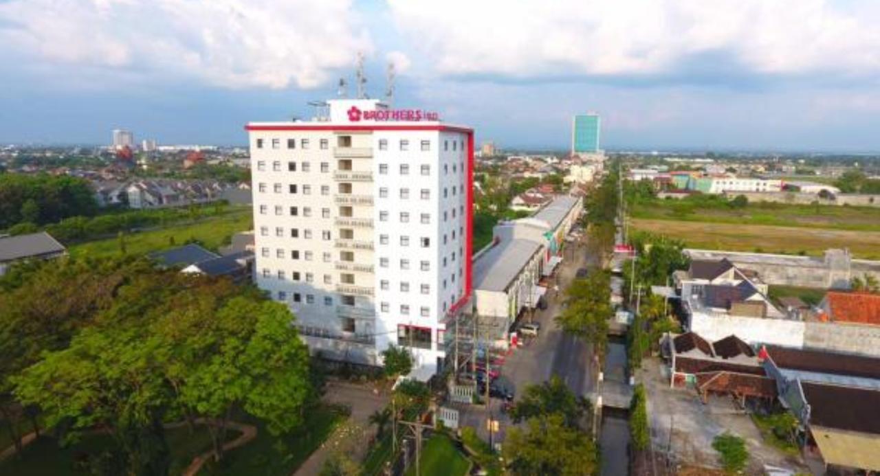 Brothers Inn Sukoharjo Buitenkant foto