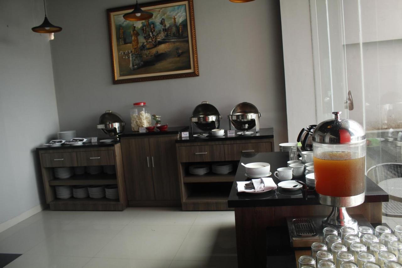 Brothers Inn Sukoharjo Buitenkant foto